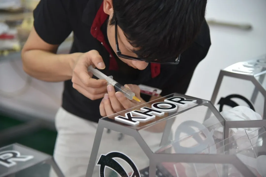 亞克力這樣粘接，成品會(huì)更加美觀！