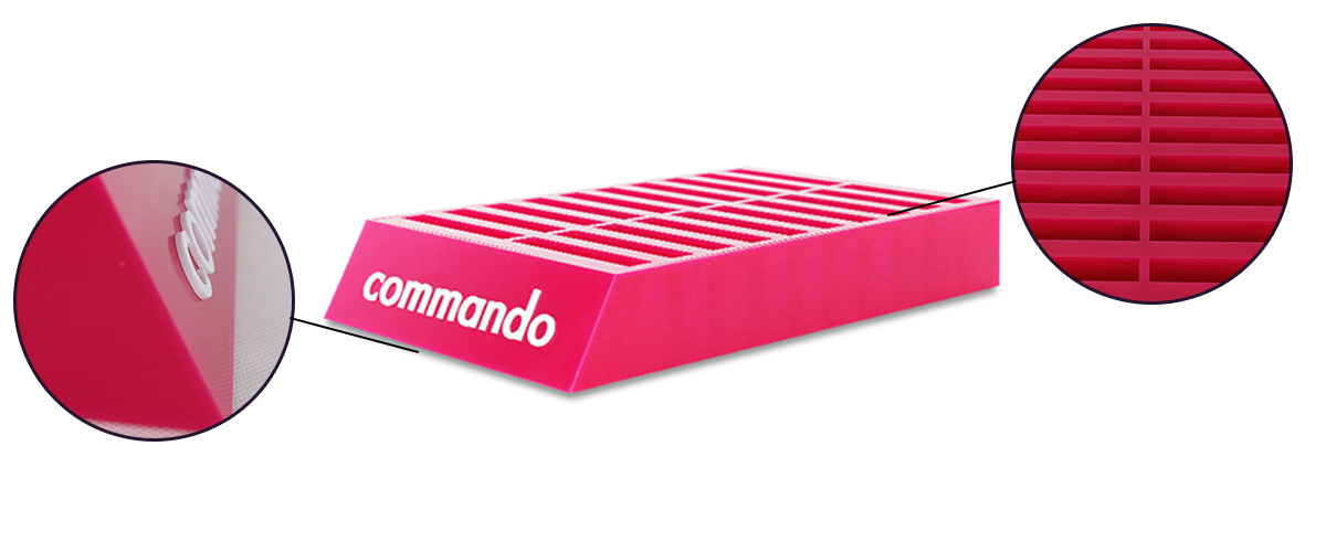 粉色浮雕白色徽標(biāo)絲襪亞克力臺面展示架 粉色浮雕白色徽標(biāo)絲襪亞克力臺面展示架