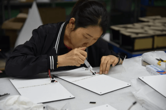 為什么定制亞克力展示架不便宜？以下都是原因