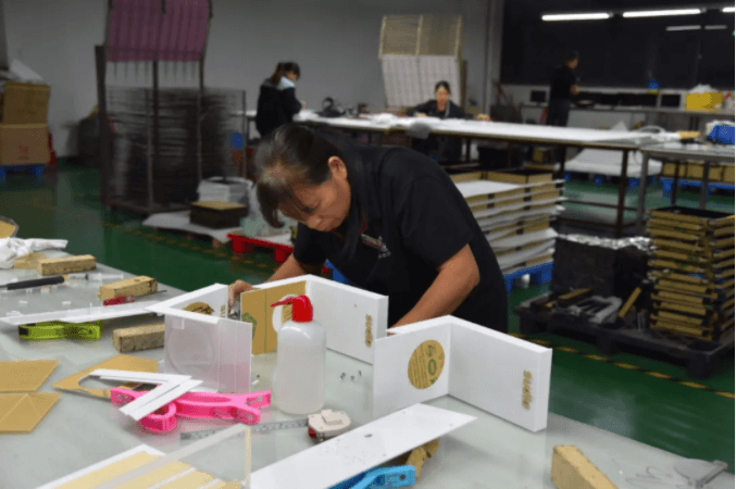 為什么定制亞克力展示架不便宜？以下都是原因